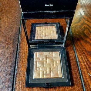 BOBBI BROWN Highlighting Powder Moon Glow Highlighter